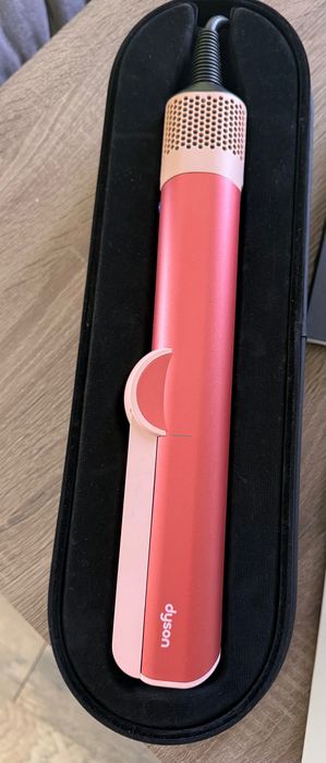 Продавам Dyson Airstrait™ Straightener (Лимитиран цвят Strawberry Bronze / Blush Pink)
