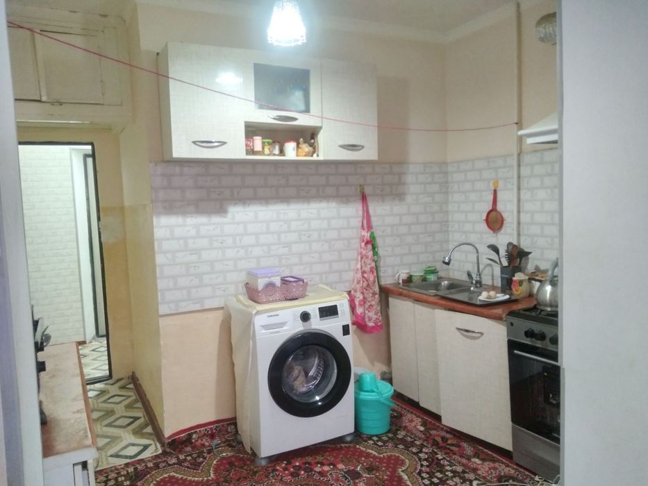 3 xonali kvartira sotiladi 4 etajli uyning 2 etajida