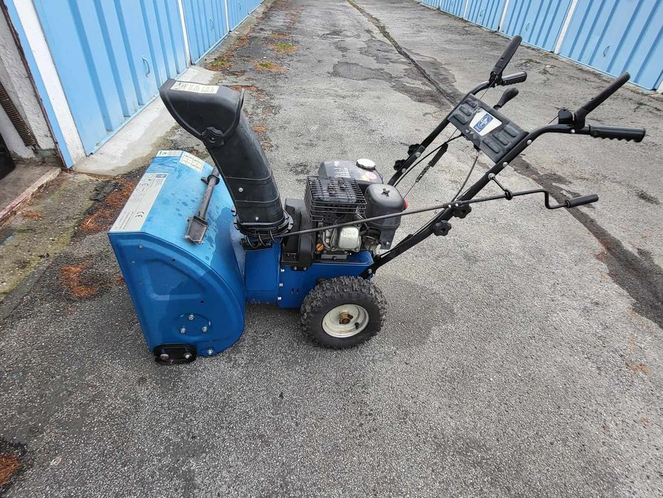 Продавам Бензинов Роторен снегорин