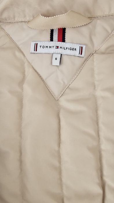 Дамско яке на Tommy Hilfiger
