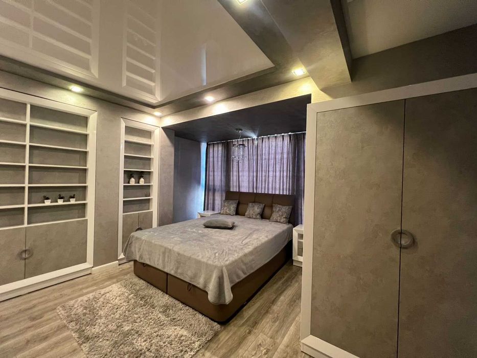 Дава се под наем Тристаен апартамент в Варна, Център - 74 кв.м за 1100 € - Снимка #21