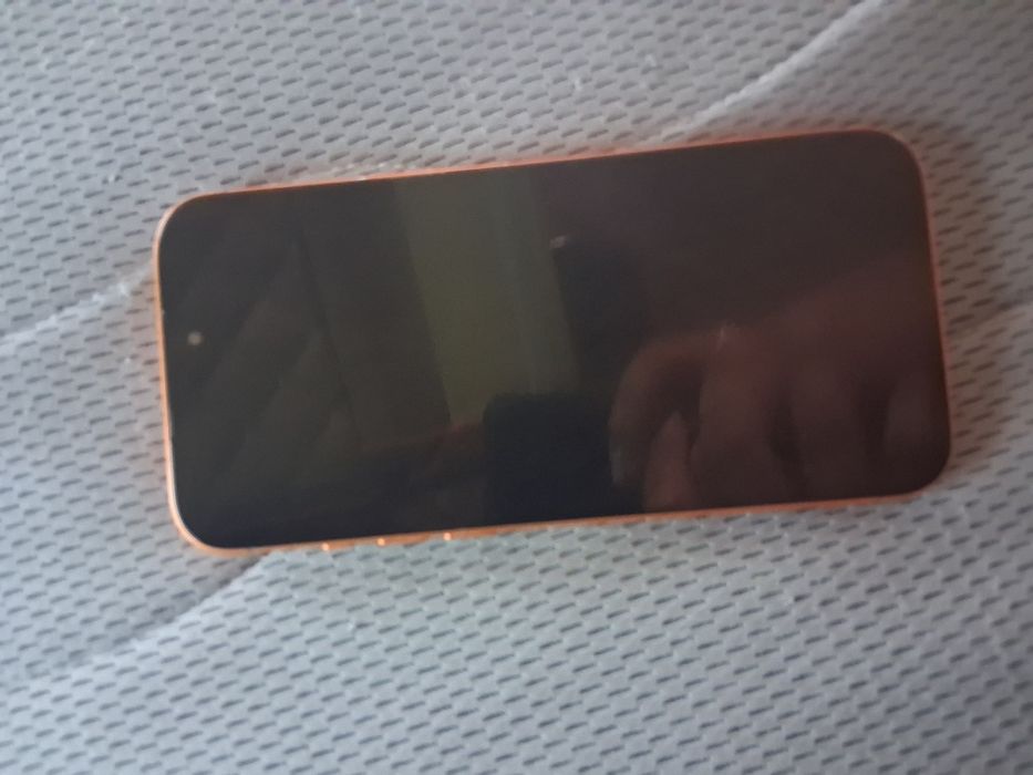Telefonul estd inpecabil nici o zgarietura 100 capacitate 1Tera ip 17 pro max fake