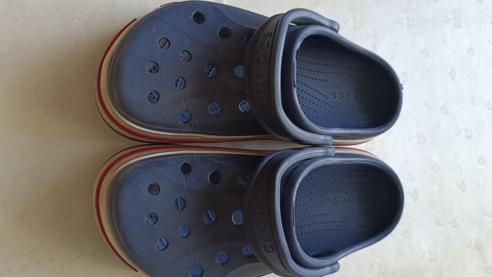 Продам обувь для девочки