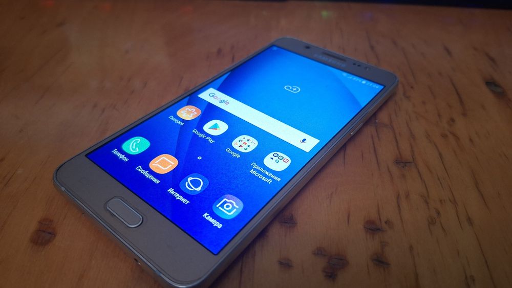 Смартфон Samsung j5