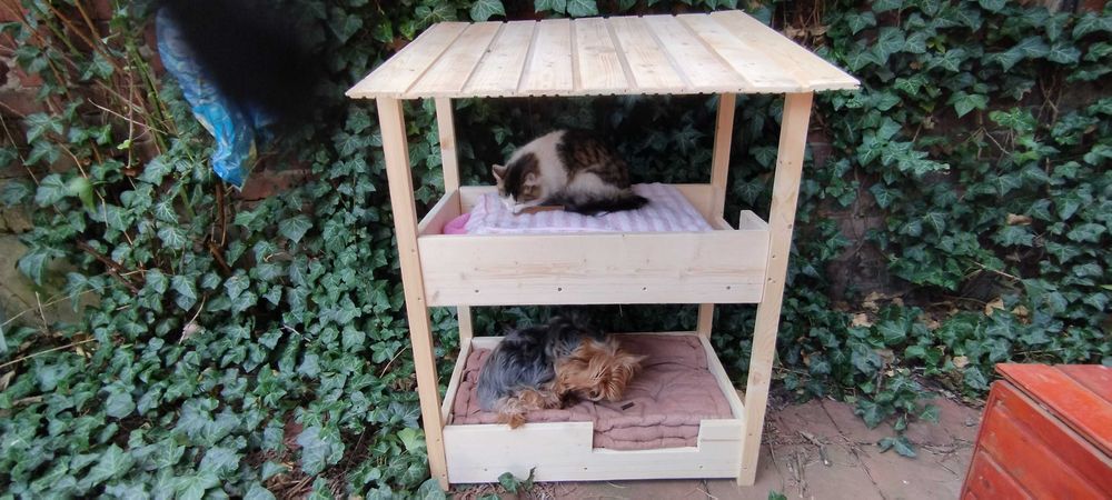 Pat /cotet /casa  suprapus pentru animale – practic și confortabil!