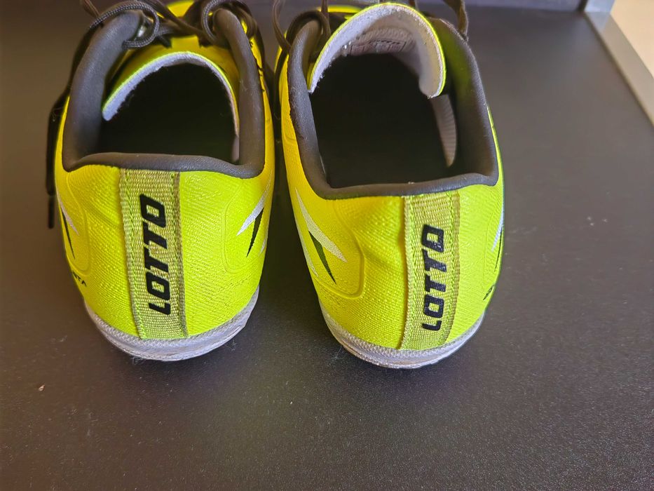 Футболни обувки Lotto