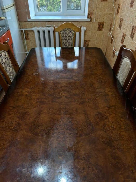 Стол со стульями