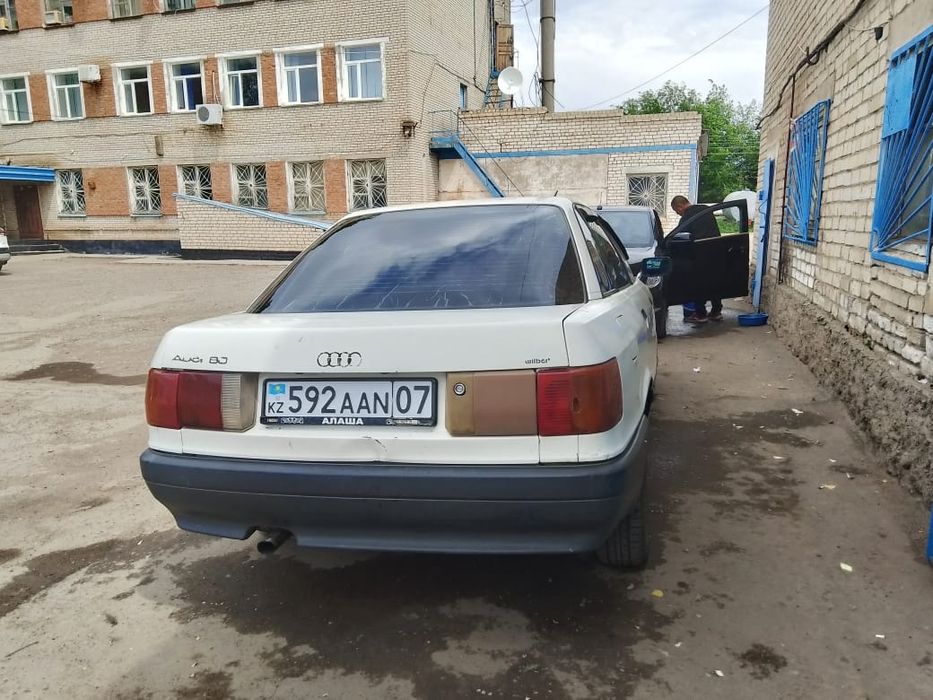 Продам машину Audi 80 B3