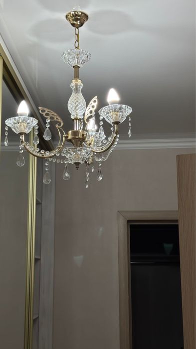 Продаются люстры