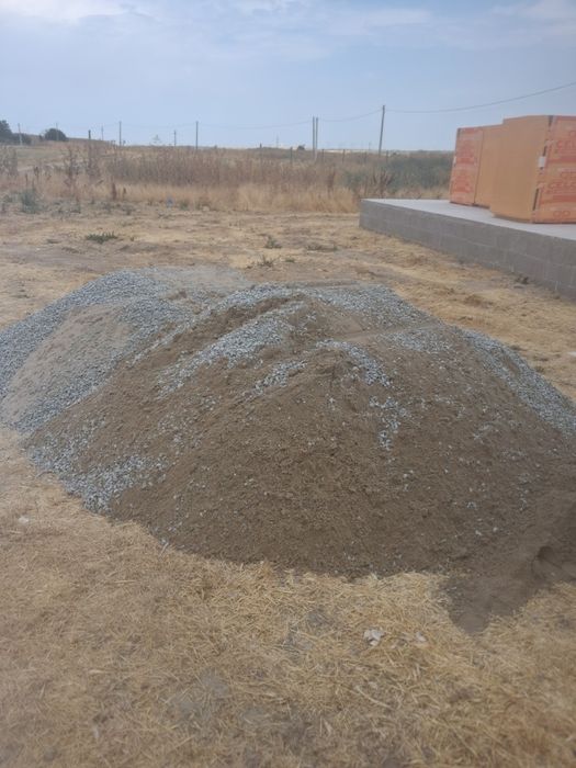 CARIERA OVIDIU nisip piatra balastru pamant vegetal/ umplutură.