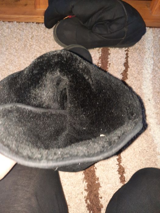 Продам угги и осенние ботинки