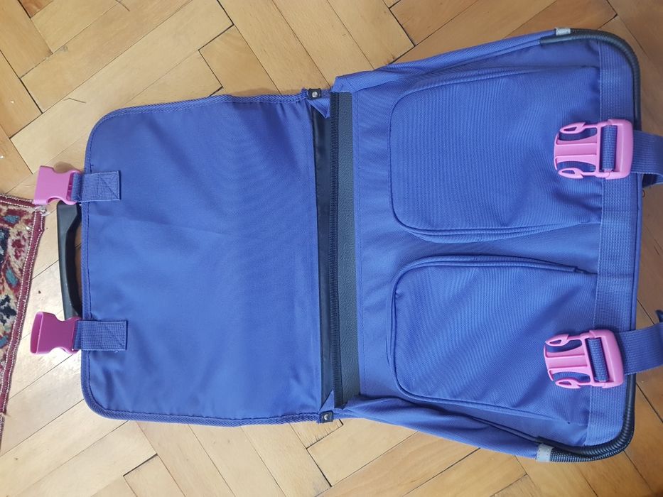 Ученическа раница с колелца Kickers