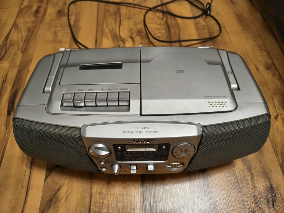 Продавам касетофон Sony