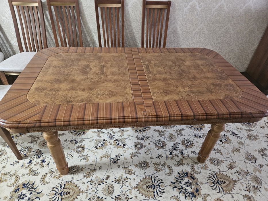Стол гостиный дубовый.