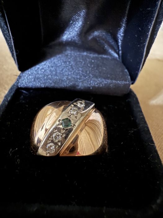 Бриллиант обручалка сотилади