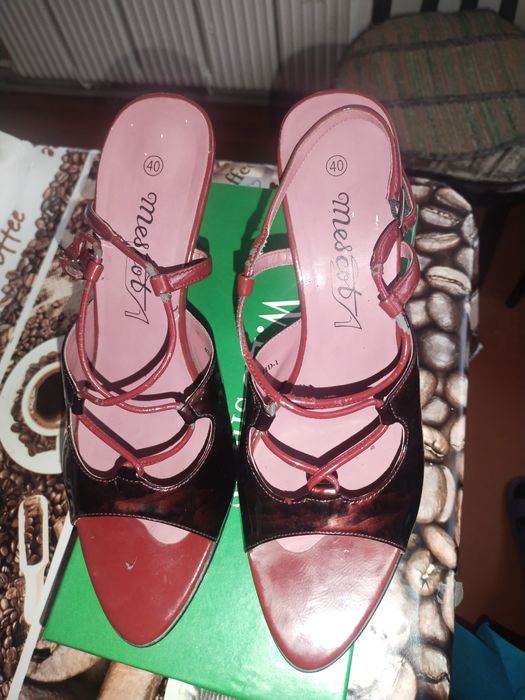 Продам босоножки