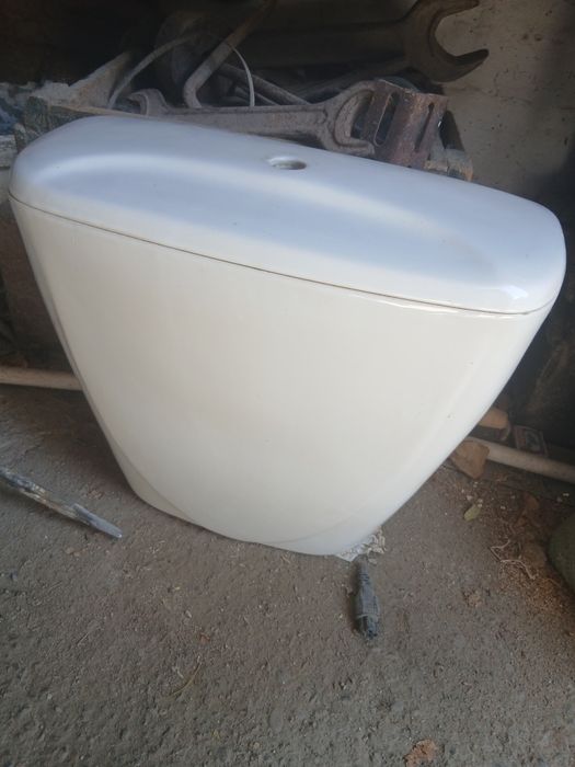 Продам бачок от унитаза