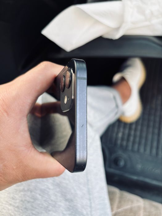 Продам Iphone 12