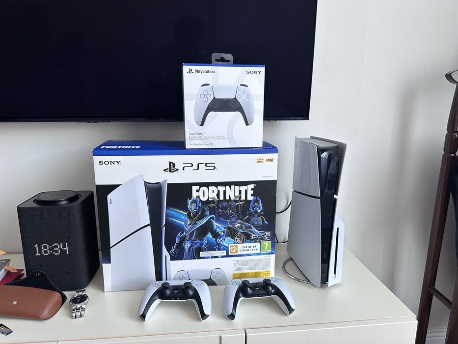 PlayStation 5 Slim/2 геймпада/10 игр/подставка