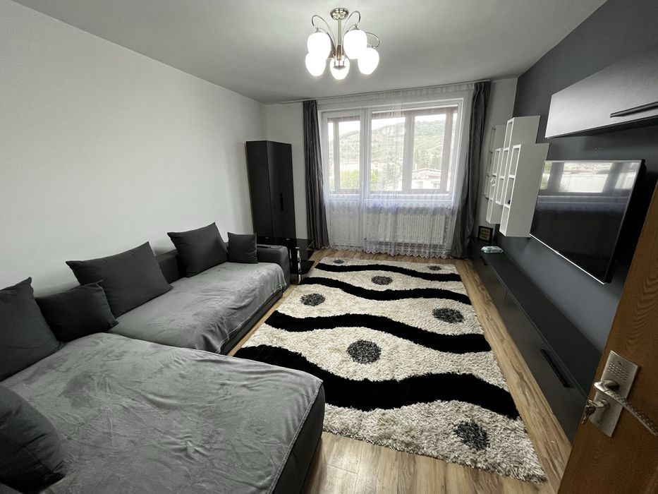 Inchiriez apartament