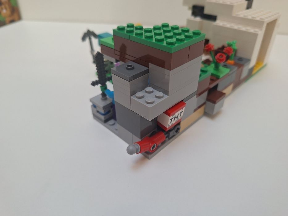 LEGO Minecraft 21181 - Ferma de iepuri/ The Rabbit Ranch - complet