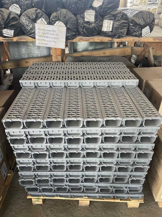 Лоток водоотводный , есть комплектация - загрушка ,патрубок,переходник