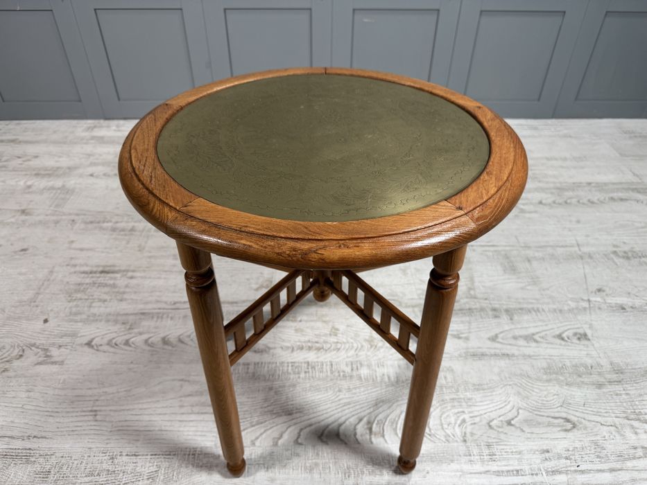 Винтидж маса за кафе с метален плот Д1087