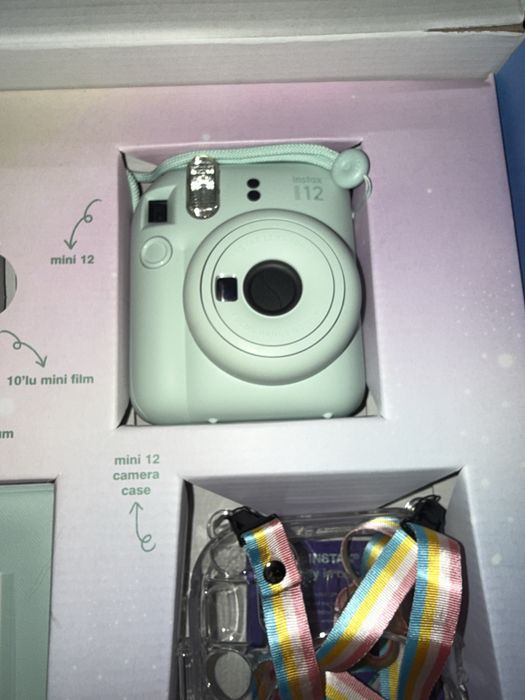Камера instax mini 12