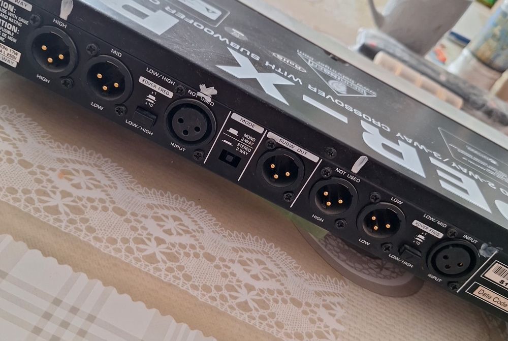 Crossover Behringer Cx 2310
