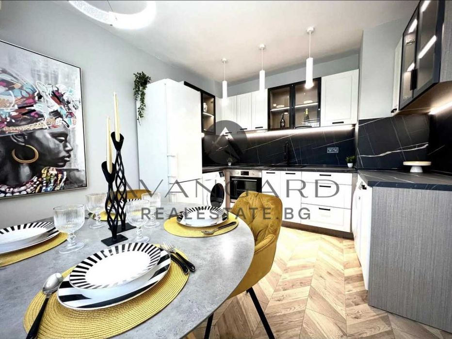 Продава се Тристаен апартамент в Пловдив, Христо Смирненски - 95 кв.м за 2316 €/кв.м - Снимка #1