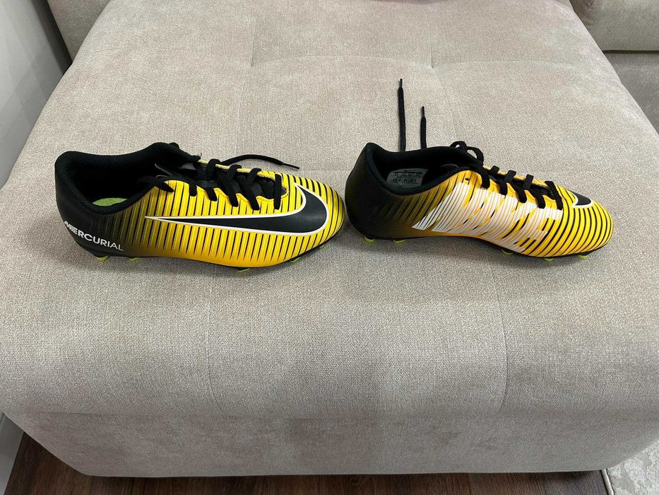 Футболни обувки NIKE MERCURIAL