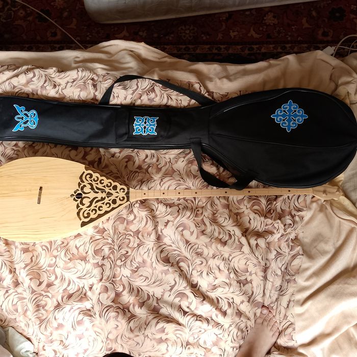 Продаётся домбыра