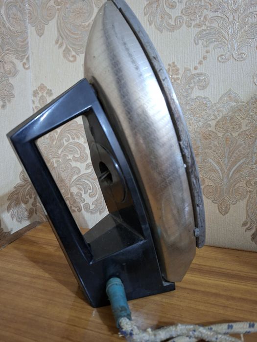 Утюг советский 70 000,00 сум.