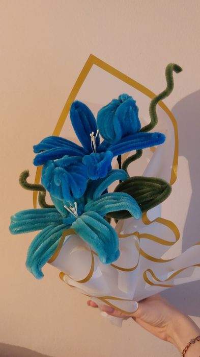 Buchet de flori-sârmă plușată