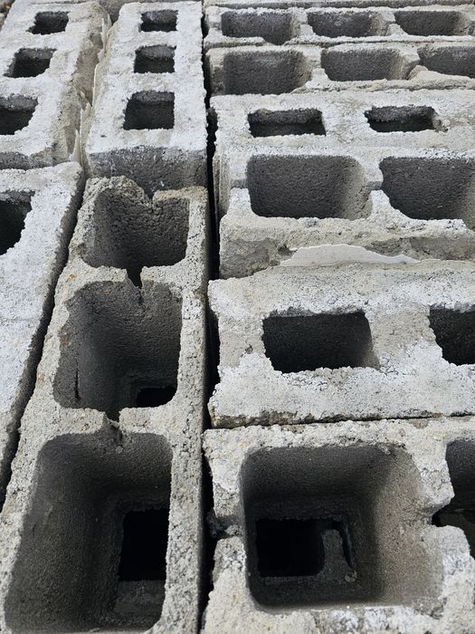Vând boltar din beton