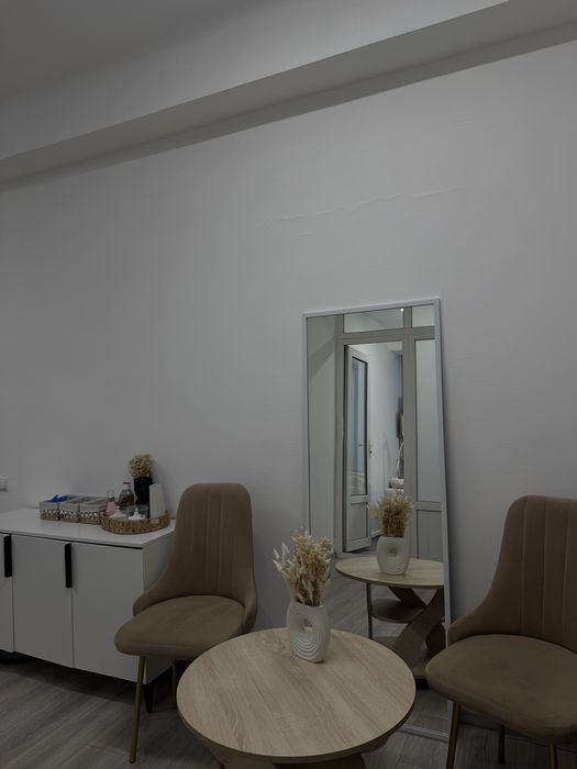 Продается 2 стульчика и журнальный столик