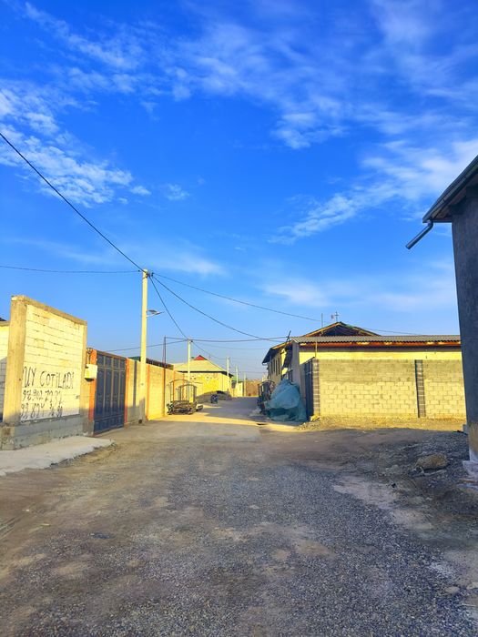 Махаллада 8 сотих участка, асфалт кўча, барча коммуникация — Гулистон