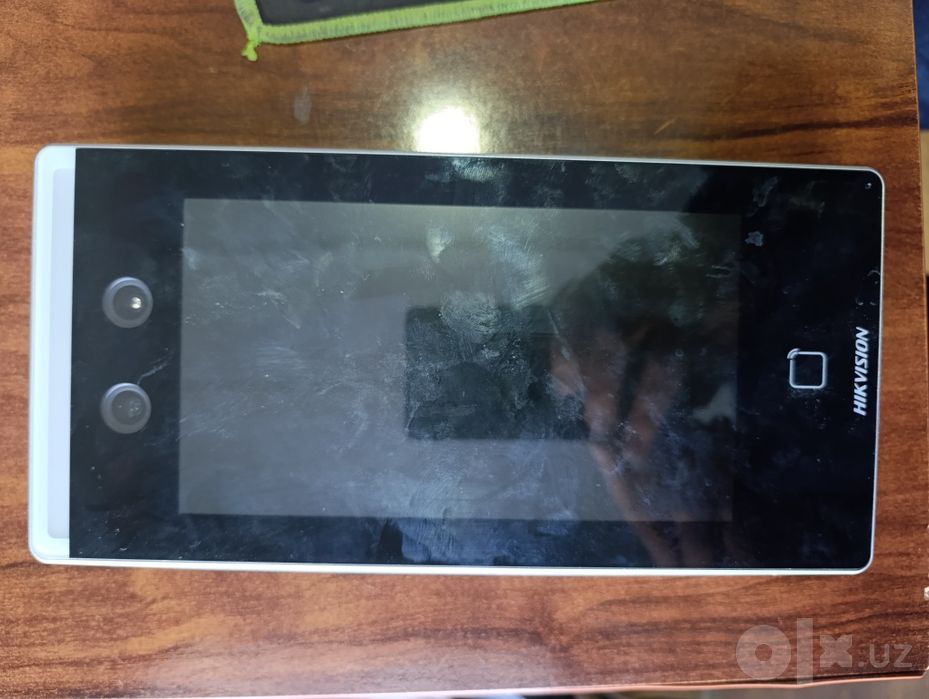 Hicvison Face id qurilmasi DS-K1671M
