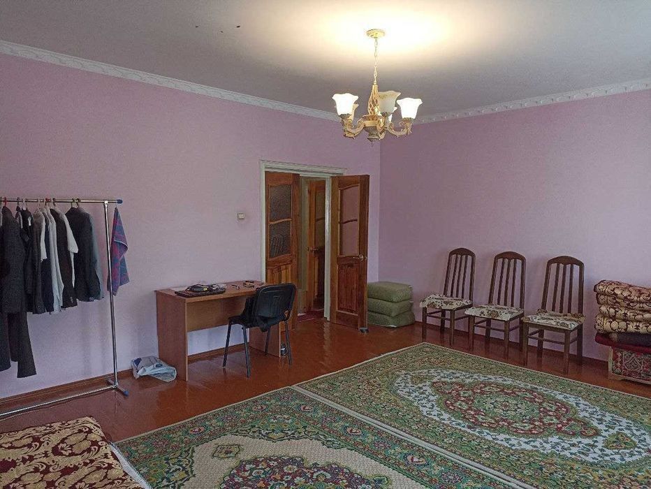 Katta hovli uy sotiladi