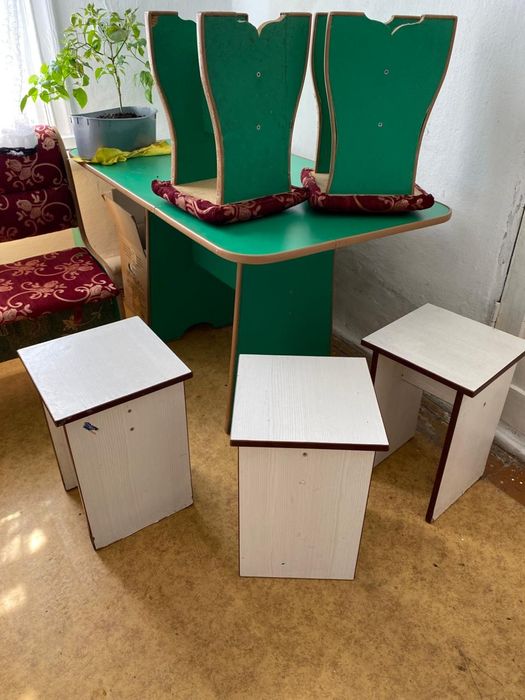 Кухонный стол+6 табуреток