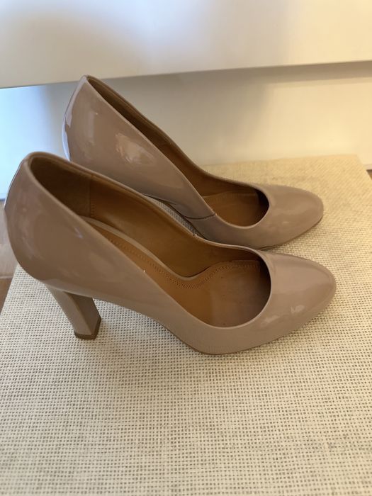 Pantofi cu toc din piele lacuita