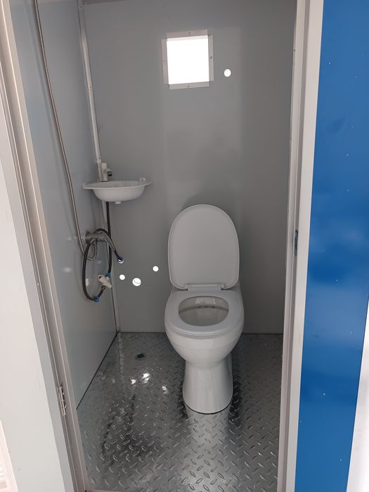 Външна тоалетна  оборудвана