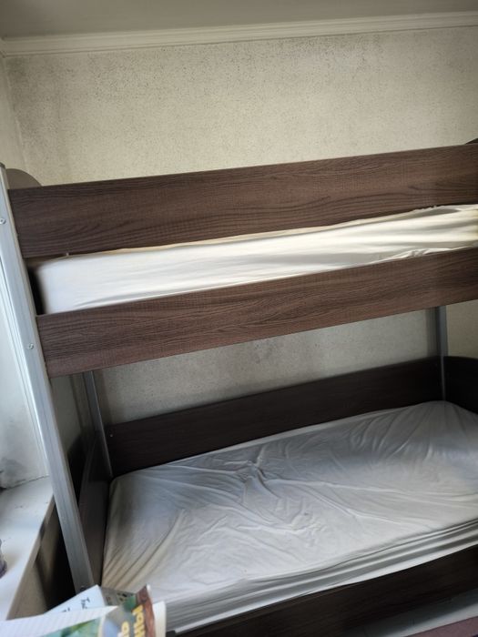 Двухъярусная кровать