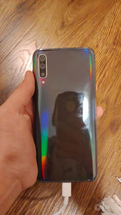 Samsung a50 holati tinniq 64 tali
