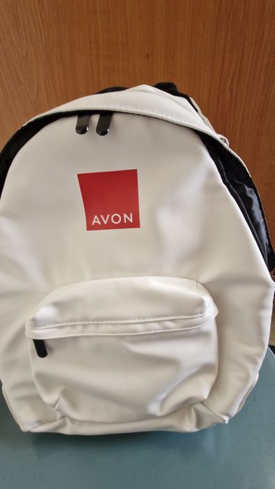 Бяла раница от Avon