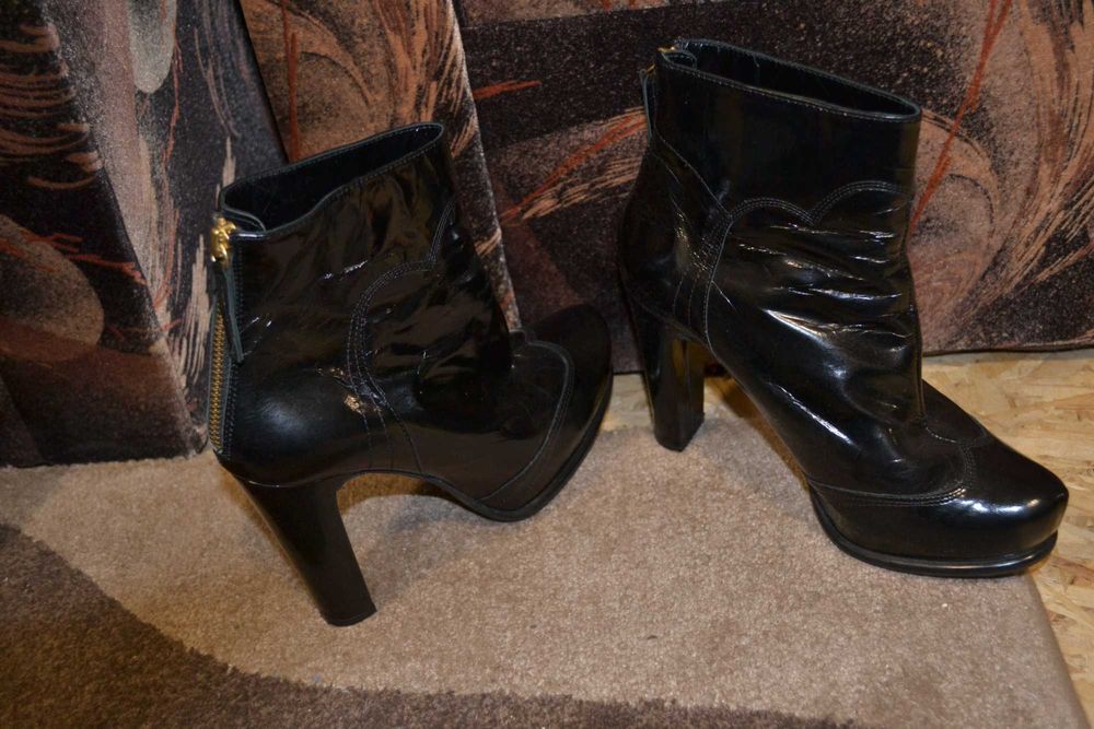 Pantofi negri lăcuiți, eleganți, cu toc și platformă, nr 37