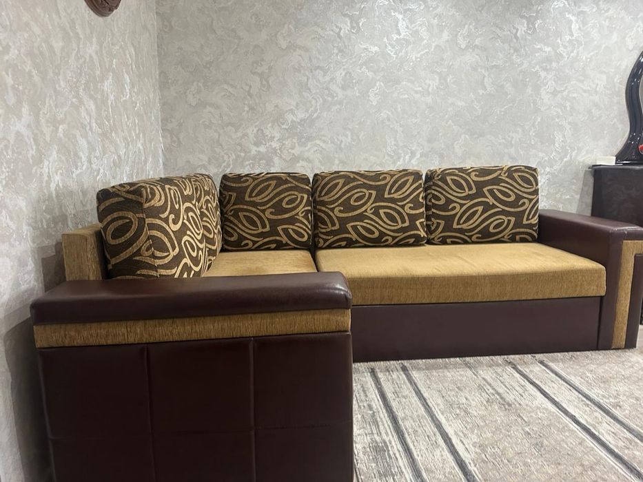 Диван угловой б/у