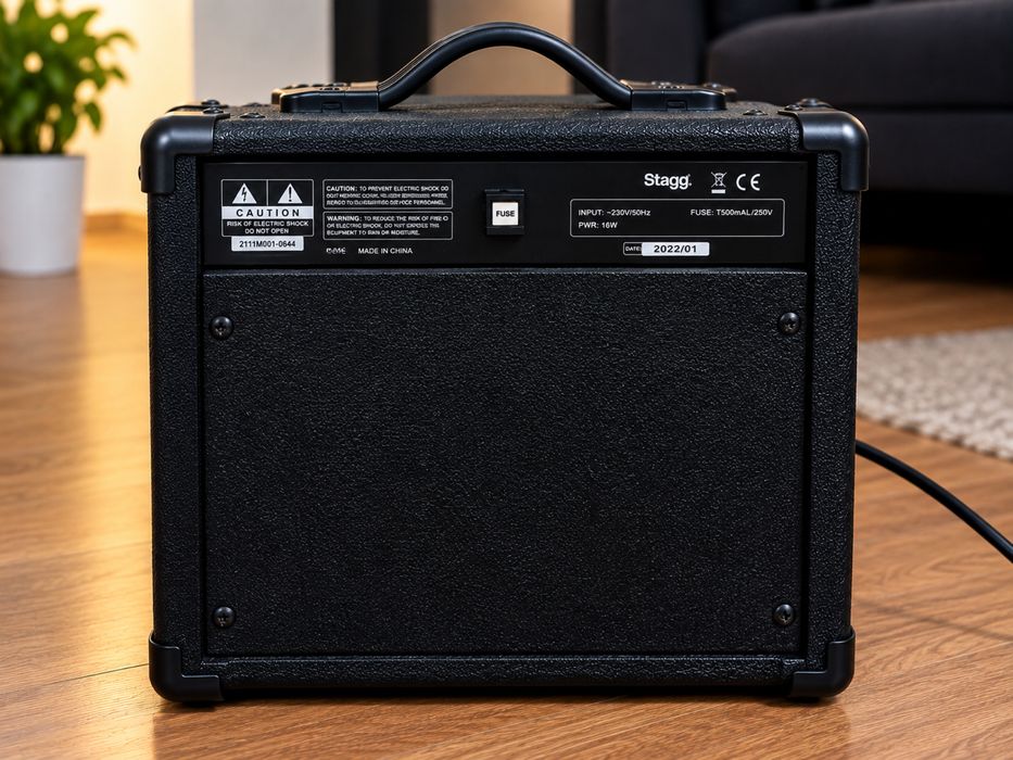 Гитарный комбоусилитель Stagg 10 AA — 10 Вт, AUX