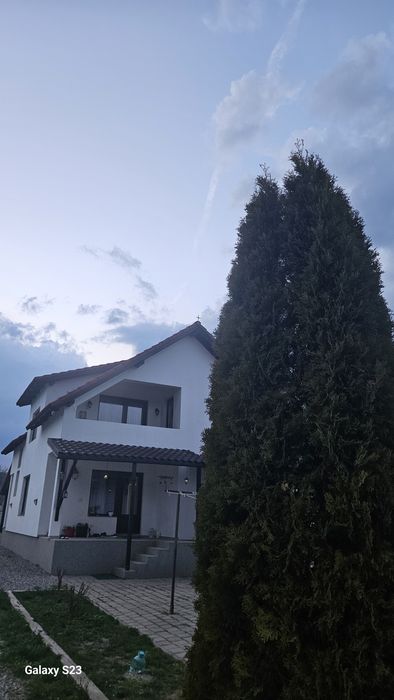 Casa de vânzare  ....