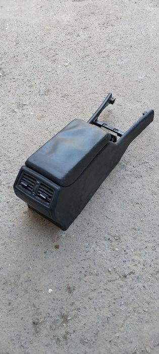 Мерседес Бенс W210 га бар, подлокотник билан прикуритель